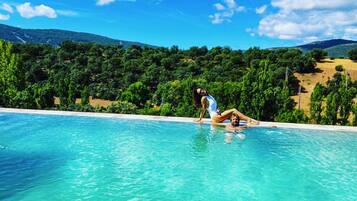 Piscine couverte, piscine extérieure