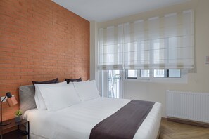 3 habitaciones, caja de seguridad en la habitación y escritorio 