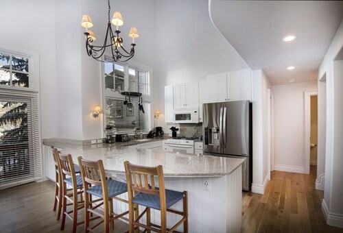 West Vail Home | Steps to Bus | 5 Mins to Vail Village | Heated Garage