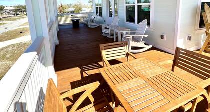 Harts Haven South-3 min walk to beach access.