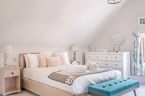 3 Schlafzimmer, Schreibtisch, Bügeleisen/Bügelbrett, kostenloses WLAN