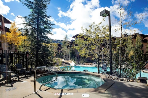 Apex View by Cottonwood Lodging