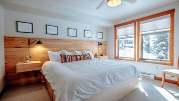 3 chambres, bureau, fer et planche Ă repasser, lit parapluie