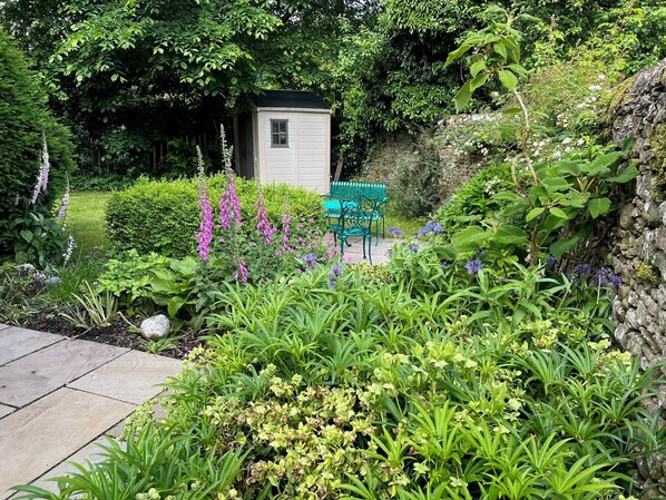Cottage | Property grounds