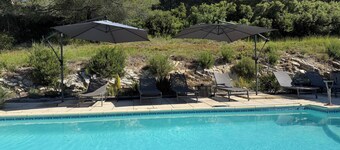 Provencal villa of 250 m2 with swimming pool - 8 km from Aix en Provence for 8 people.