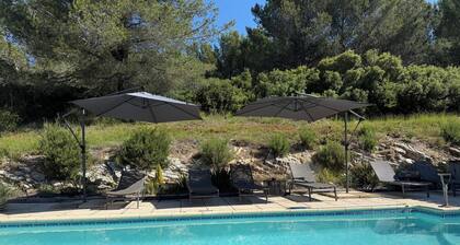 Provencal villa of 250 m2 with swimming pool - 8 km from Aix en Provence for 8 people.