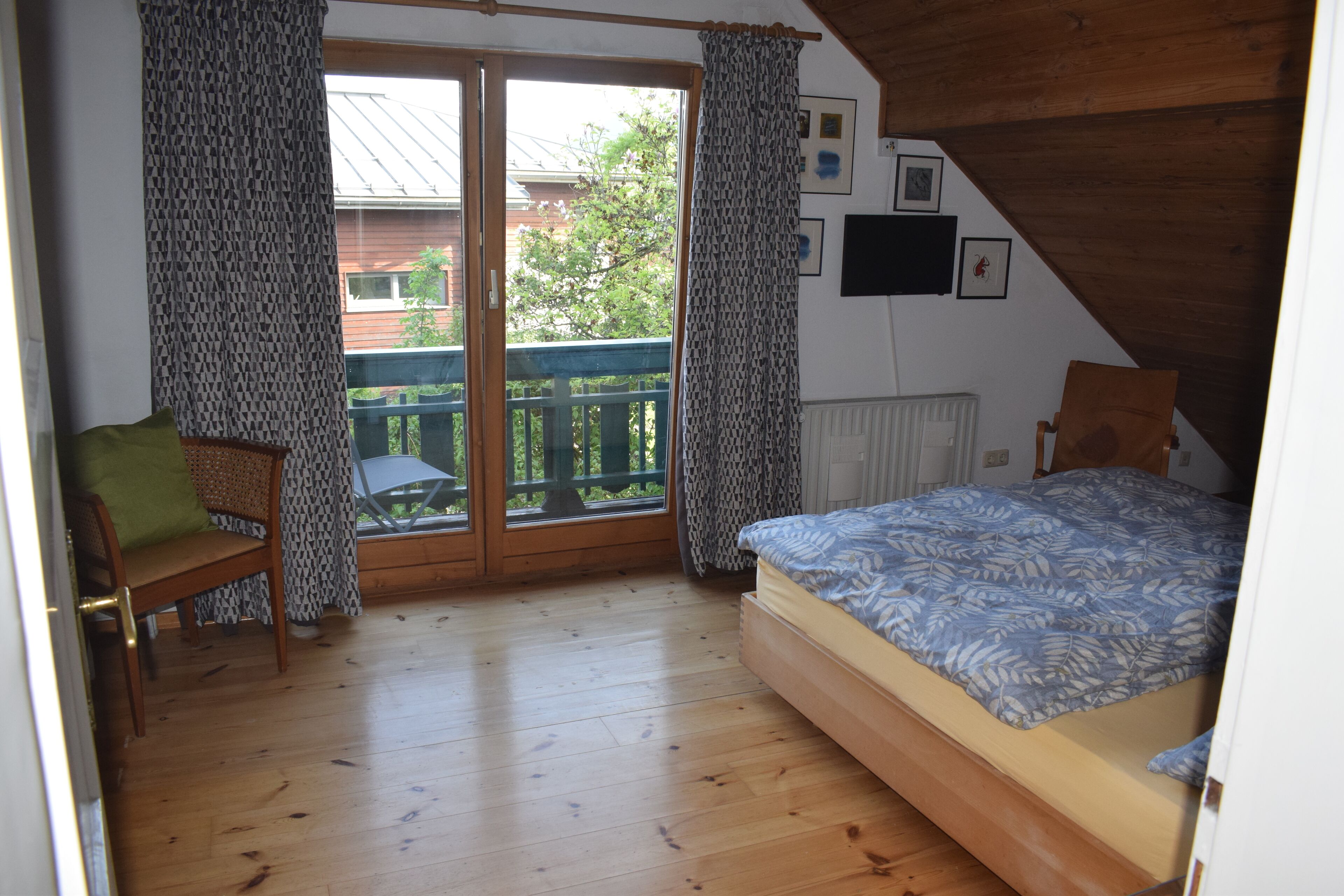 4 chambres, coffres-forts dans les chambres, fer et planche à repasser