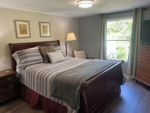 4 bedrooms, desk, iron/ironing board, free WiFi - Blue Hole at Pigeon Mtn. Wildlife Mgmt Area in North Georgia (LaFayette)