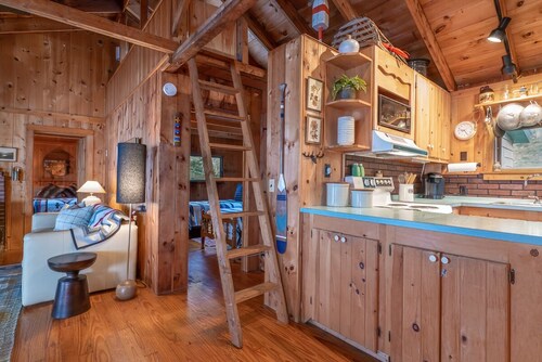 The perfect lakefront cabin close to Acadia National Park