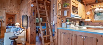 The perfect lakefront cabin close to Acadia National Park