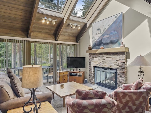 Breckenridge Spacious Mill Run 5 Townhouse by RedAwning