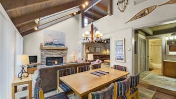 Townhome, 4 Bedrooms | Tempat makan