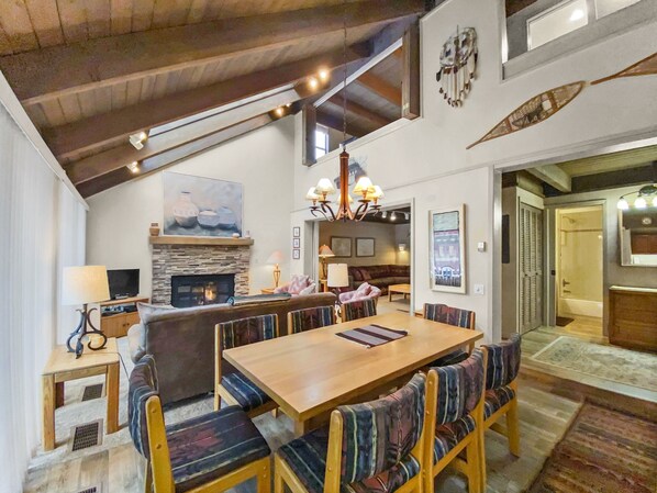 Townhome, 4 Bedrooms | Dining