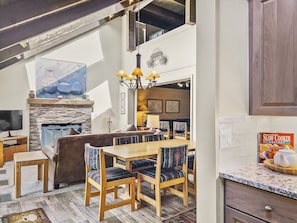 Townhome - 4 sovrum | Eget kök | Kylskåp, ugn, kaffe- och tebryggare och brödrost