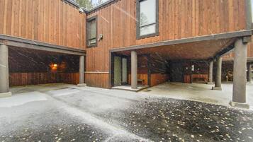 Townhome, 4 Bedrooms | Parking