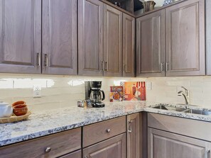 Townhome, 4 Bedrooms | Private kitchen