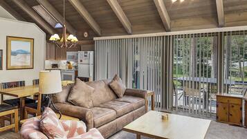 Townhome, 4 Bedrooms | Living area