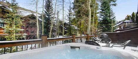 Casa de ciudad, 4 habitaciones | Tina de hidromasaje al aire libre