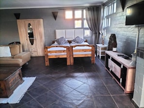 Apartment | 1 bedroom, iron/ironing board, free WiFi, bed sheets - Impeccable 1-bed Apartment in Cape Town (Cape Town)