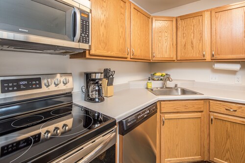Newly remodeled condo close to Big Sky Resort w/convenient ski locker | Cedar Creek Hideaway