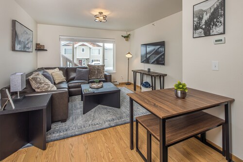 Newly remodeled condo close to Big Sky Resort w/convenient ski locker | Cedar Creek Hideaway