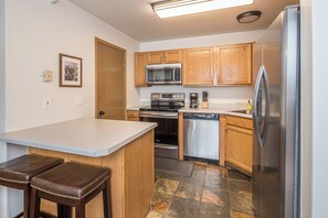 Fridge, microwave, oven, stovetop - Newly remodeled condo close to Big Sky Resort w/convenient ski locker | Cedar Creek Hideaway (Big Sky)