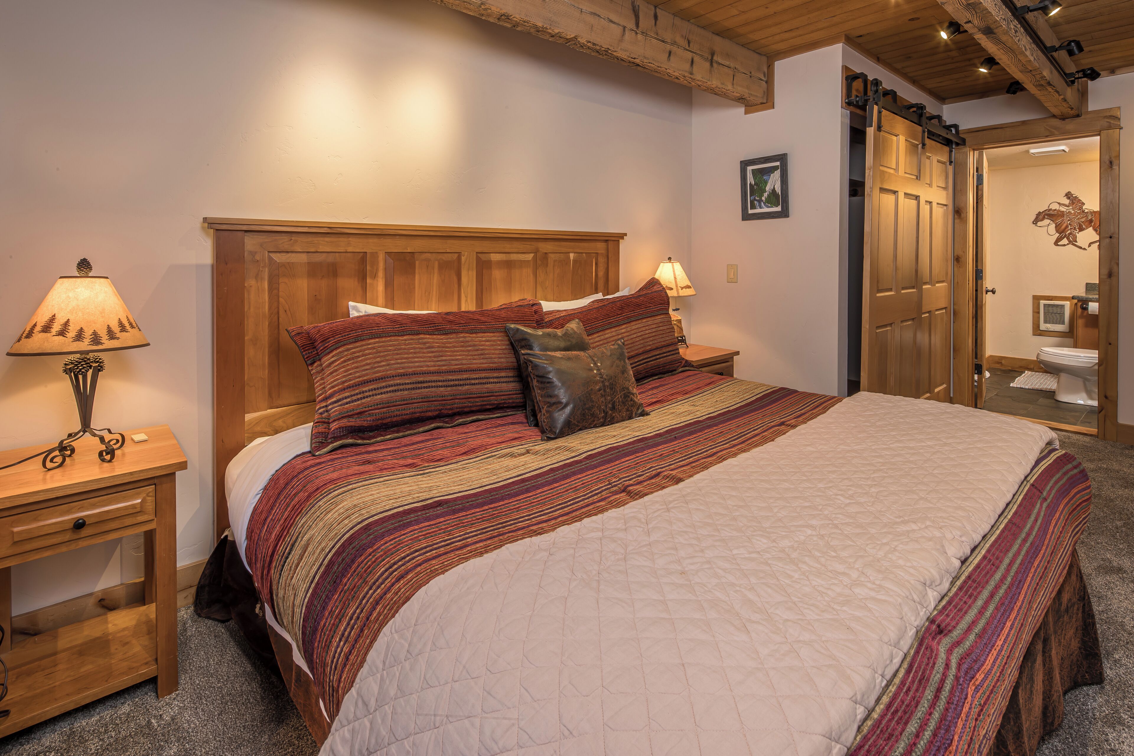 3 slaapkamers, een strijkplank/strijkijzer, gratis wifi, beddengoed