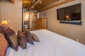 3 bedrooms, iron/ironing board, free WiFi, bed sheets - Big Sky Town Center condo w/fireplace & community pool/hot tub/sauna - The Grateful Getaway (Big Sky)