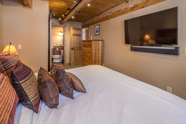 3 slaapkamers, een strijkplank/strijkijzer, gratis wifi, beddengoed