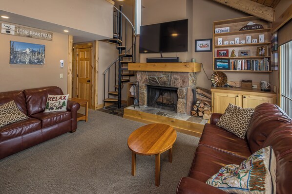 TV, fireplace - Big Sky Town Center condo w/fireplace & community pool/hot tub/sauna - The Grateful Getaway (Big Sky)