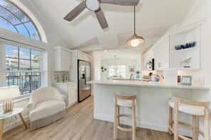 Fridge, stovetop, dishwasher