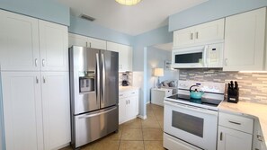 Fridge, microwave, stovetop, dishwasher