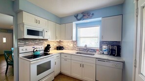 Fridge, microwave, stovetop, dishwasher