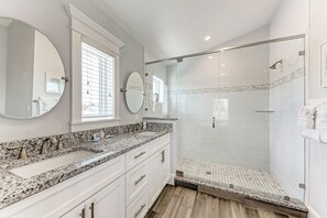 Bathtub - Fernweh - Pool Home in Holmes Beach  - By Island Real Estate Vacations (Holmes Beach)