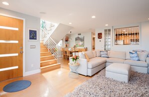 TV, fireplace, offices - Hermosa Beach Home Summer Lease (Hermosa Beach)