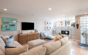 TV, fireplace, offices - Hermosa Beach Home Summer Lease (Hermosa Beach)