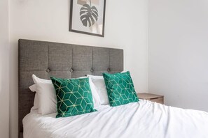 2 habitaciones, tabla de planchar con plancha, wifi y ropa de cama 