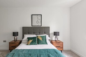 2 chambres, fer et planche à repasser, Wi-Fi, draps fournis