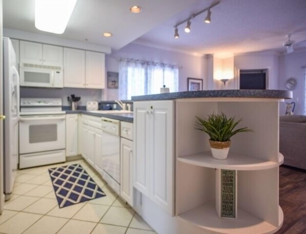 Fridge, microwave, stovetop, dishwasher