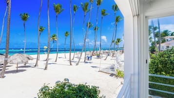Am Strand, Liegestühle, Strandtücher