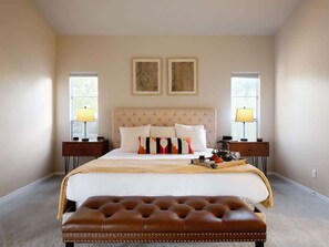 6 bedrooms, desk, iron/ironing board, travel cot - Luxury Mountain Estate-Guest Casita-Pool-Hot tub! (Scottsdale)