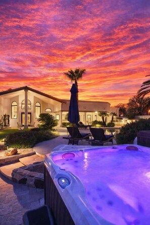 Terrace/patio - Luxury Mountain Estate-Guest Casita-Pool-Hot tub! (Scottsdale)