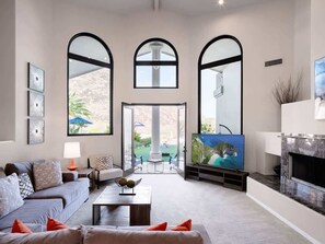 Smart TV, fireplace, offices - Luxury Mountain Estate-Guest Casita-Pool-Hot tub! (Scottsdale)