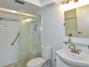 Combined shower/tub, hair dryer, towels, soap