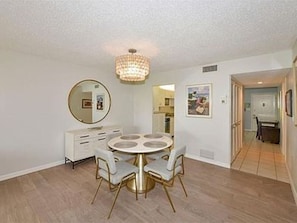 Dining - Retreat Between the Beach & Bay (Longboat Key)