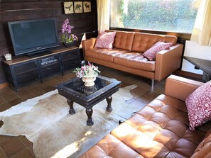TV, fireplace - Chalet 5 rooms 11 Pax, Garden, BBQ, Cadí Views & 4 Baths (Llívia)