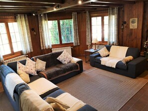 TV, fireplace - Chalet 5 rooms 11 Pax, Garden, BBQ, Cadí Views & 4 Baths (Llívia)