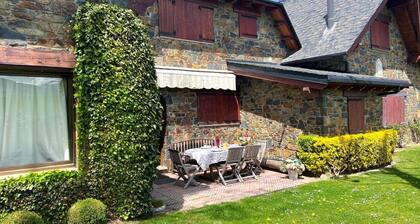 Chalet 5 rooms 11 Pax, Garden, BBQ, Cadí Views & 4 Baths