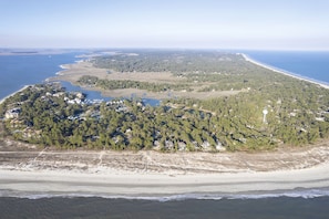 Ubicación cercana a la playa y toallas de playa