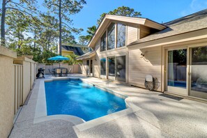 A heated pool - 3rd Row Ocean - Dog Friendly Sea Pines Home w/ FREE Pool Heat Seasonally! (Hilton Head Island)